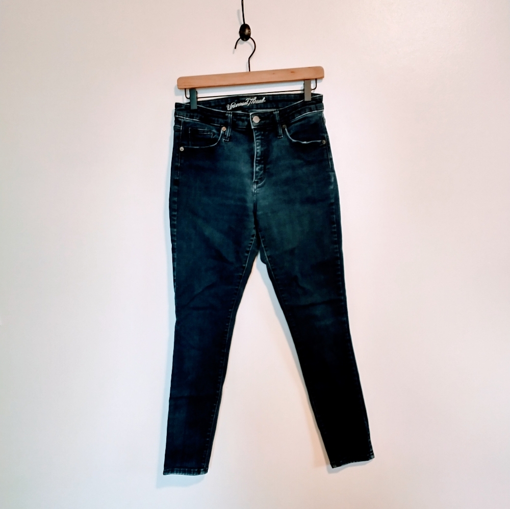 Universal Thread dark wash skinny jeans, high rise size 8